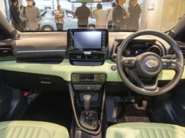 Нова Toyota Yaris перетворилася на старий Jaguar 1959 року