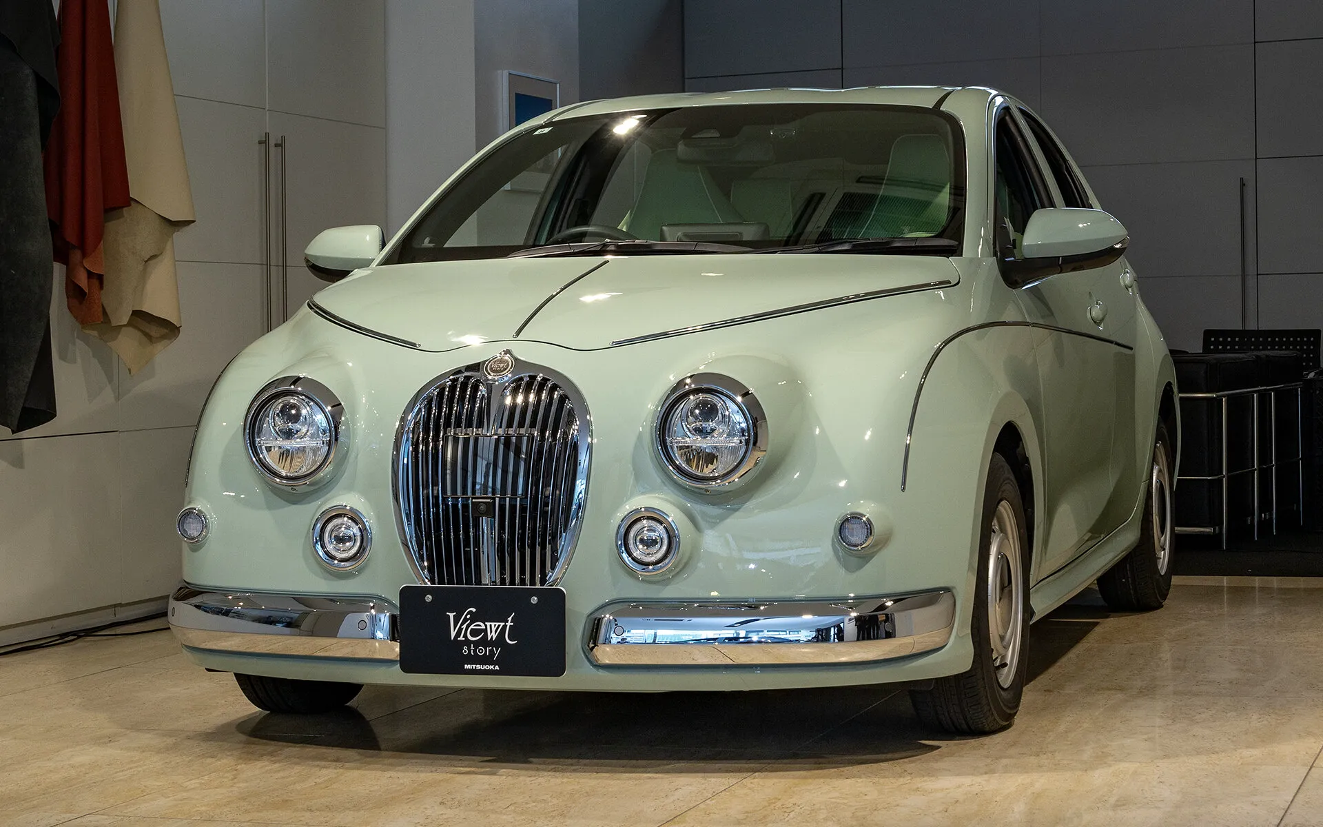 Нова Toyota Yaris перетворилася на старий Jaguar 1959 року